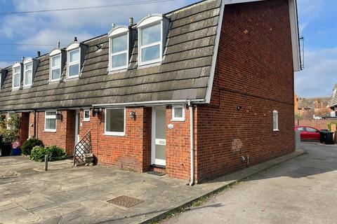 3 bedroom end of terrace house to rent, Belvedere Road, Burnham-on-Crouch