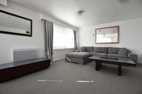 3 bedroom flat to rent, The Mall, Bromley, BR1