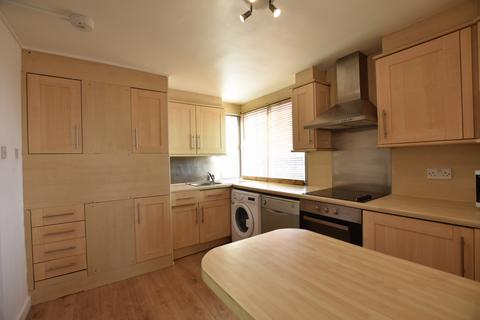 3 bedroom flat to rent, The Mall, Bromley, BR1
