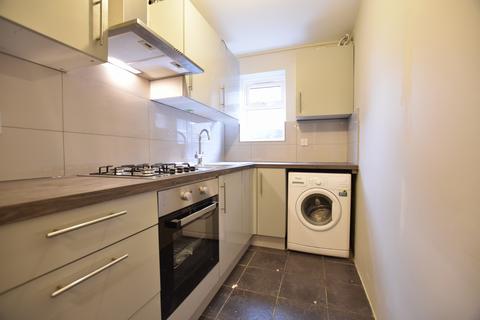 1 bedroom flat to rent, Downham Way, Bromley, BR1