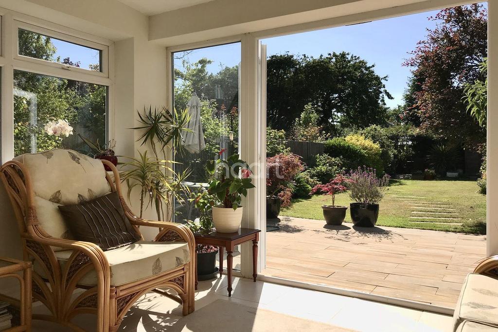 Swinburne Avenue, Broadstairs, CT10 4 bed detached house £499,995