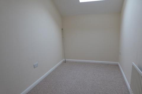 2 bedroom apartment to rent, Aveley House, Iliffe Close, Reading, RG1