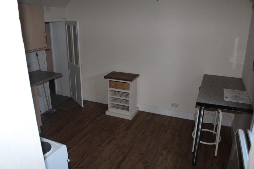 Kitchen side 1