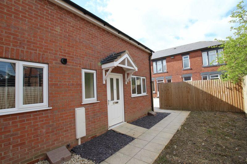 Rowells Court, Ripley 2 bed townhouse £550 pcm (£127 pw)