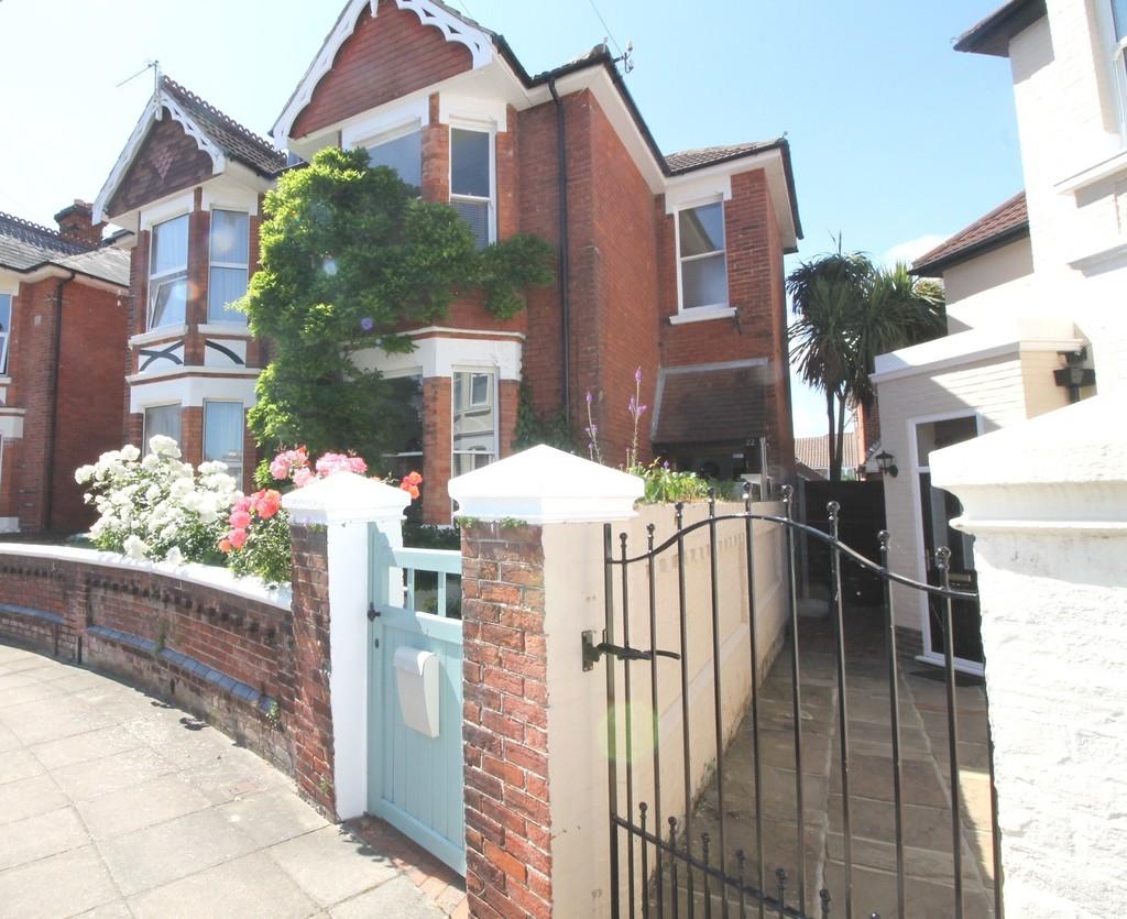 Bembridge Crescent, Southsea Studio to rent £700 pcm (£162 pw)