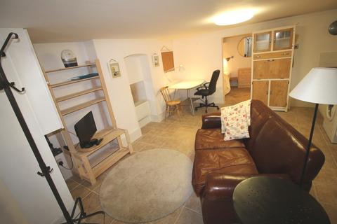 Studio to rent, Bembridge Crescent, Southsea