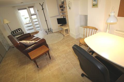 Studio to rent, Bembridge Crescent, Southsea