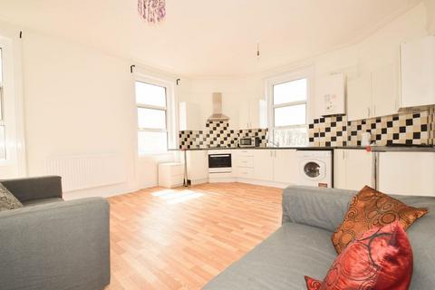 2 bedroom apartment to rent, High Street, London SW19