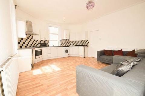 2 bedroom apartment to rent, High Street, London SW19