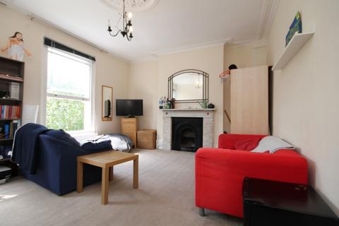 4 bedroom flat to rent, Huddleston Road, Tufnell Park, N7