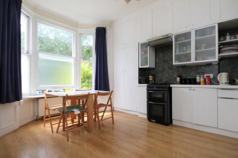 4 bedroom flat to rent, Huddleston Road, Tufnell Park, N7