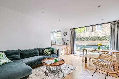 2 bedroom flat for sale - Whittingstall Road, Fulham, London