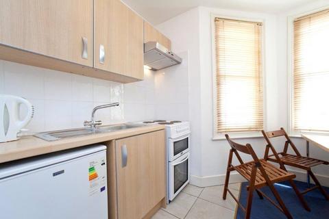 Studio to rent, Fellows Road, Belsize Park, London, NW3