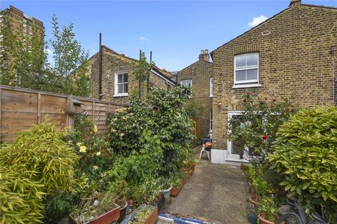 3 bedroom terraced house to rent, Hewlett Road, Bow, London, E3