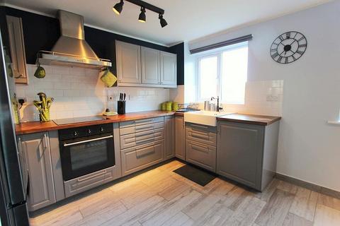 2 bedroom flat to rent, Bream Close, Tottenham, London, N17