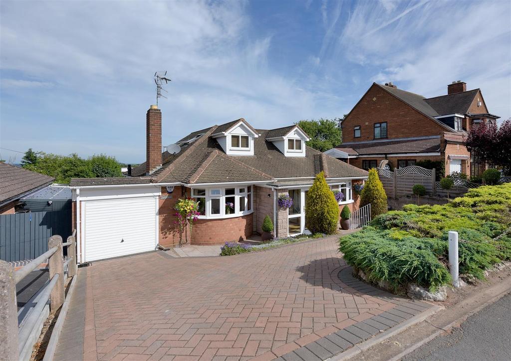 Gauden Road, Pedmore, Stourbridge 4 bed detached bungalow £375,000