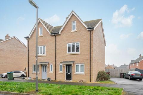 Lakeland Drive,  Aylesbury,  HP18