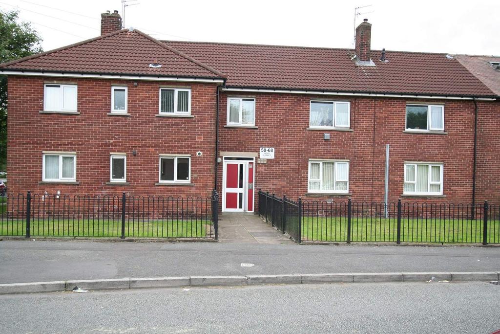 Hope Street, Cronkeyshaw, Rochdale 1 bed flat £375 pcm (£87 pw)