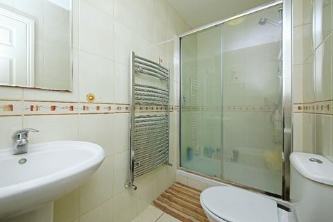 4 bedroom flat to rent, Great Western Road, Westbourne Park W9