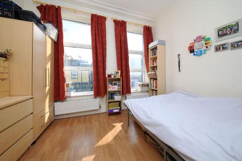 4 bedroom flat to rent, Great Western Road, Westbourne Park W9