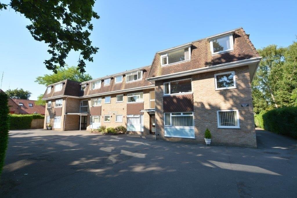 New Road, Ferndown 2 bed apartment £745 pcm (£172 pw)