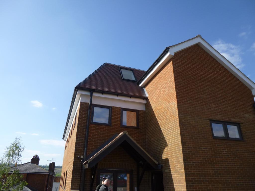 Allen Court, Lyons Court, Dorking RH4 1 bed apartment £1,000 pcm (£