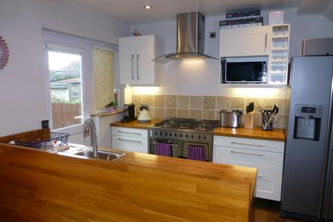 3 bedroom terraced house to rent, Devon Way, Chessington, Surrey, KT9