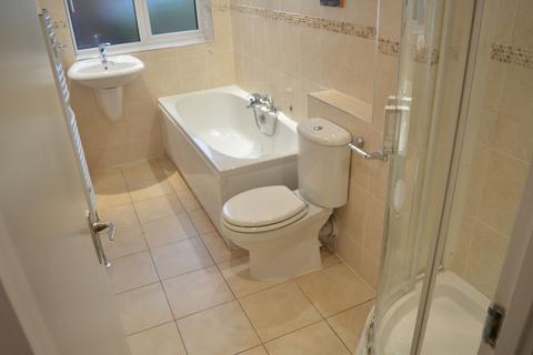 2 bedroom flat to rent, Green Lane, Chessington, Surrey, KT9