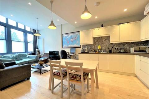 3 bedroom flat to rent, Bedford Hill, Balham, SW12 9HR
