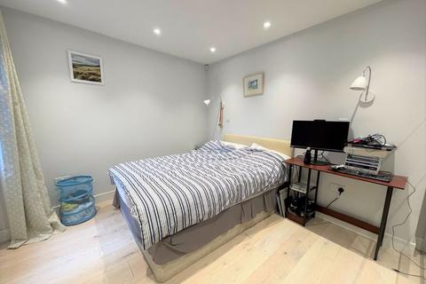 3 bedroom flat to rent, Bedford Hill, Balham, SW12 9HR