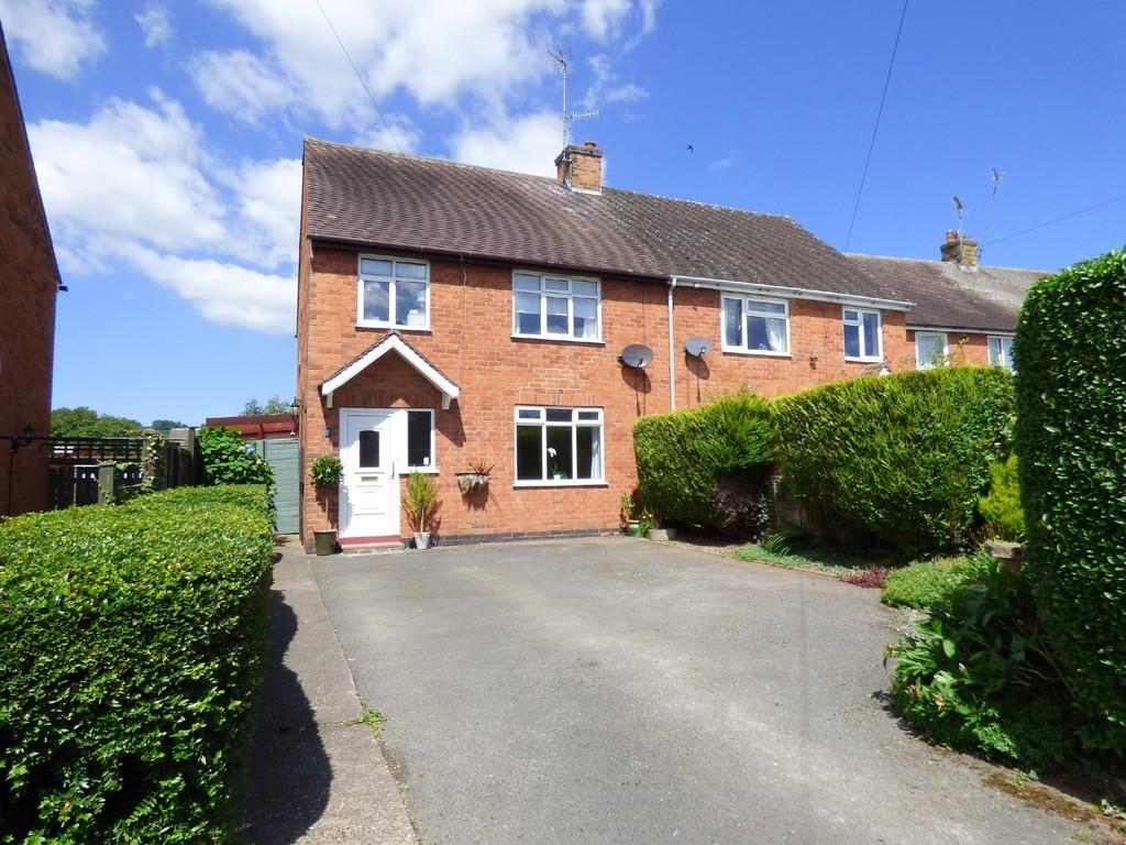 The Crescent, Mayfield, Ashbourne 3 bed semidetached house £180,000