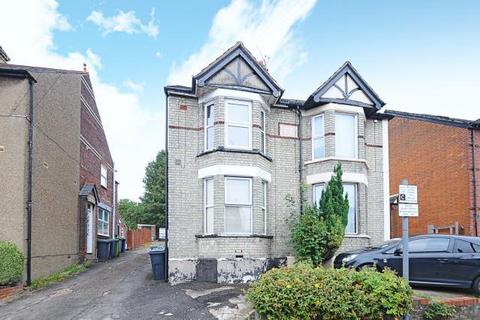 2 bedroom maisonette to rent, Roberts Road,  High Wycombe,  HP13