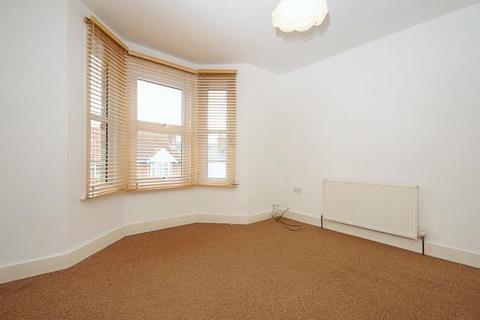 2 bedroom maisonette to rent, Roberts Road,  High Wycombe,  HP13