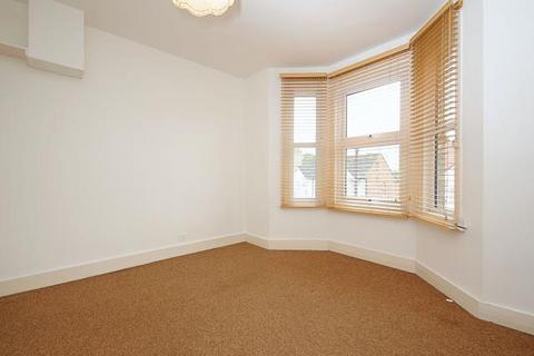 2 bedroom maisonette to rent, Roberts Road,  High Wycombe,  HP13