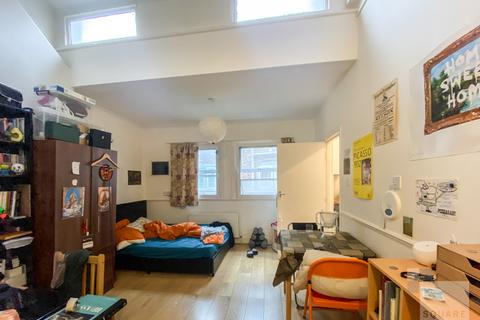 Studio for sale, Holloway Road, Holloway, London, N7