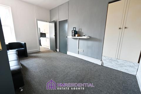 3 bedroom flat to rent, Dilston Road, Arthurs Hill NE4