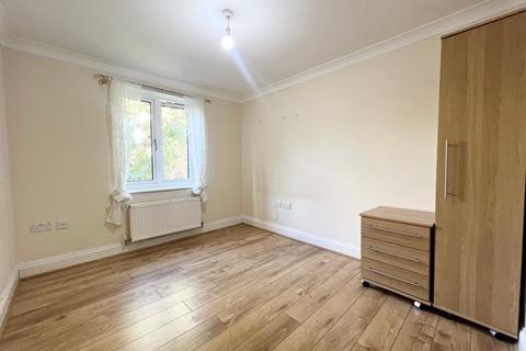 2 bedroom apartment to rent, Green Lanes, Palmers Green, N13