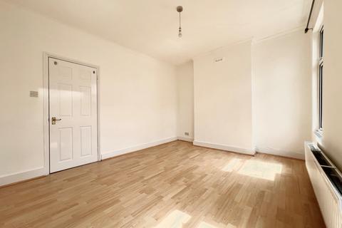 3 bedroom semi-detached house to rent, Woolmer Road, Edmonton, N18