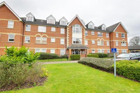 2 bedroom flat to rent, Cobham Close, Enfield, EN1