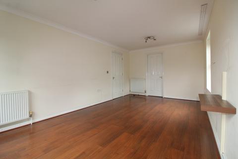 2 bedroom flat to rent, Cobham Close, Enfield, EN1