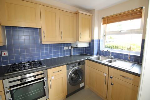 2 bedroom flat to rent, Cobham Close, Enfield, EN1