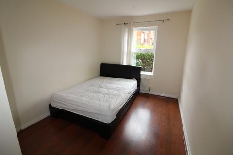 2 bedroom flat to rent, Cobham Close, Enfield, EN1