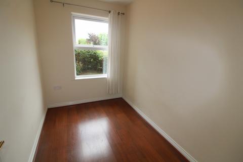 2 bedroom flat to rent, Cobham Close, Enfield, EN1