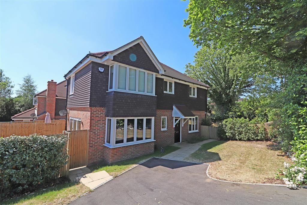 Carlton Road, Reigate 3 bed semidetached house £595,000