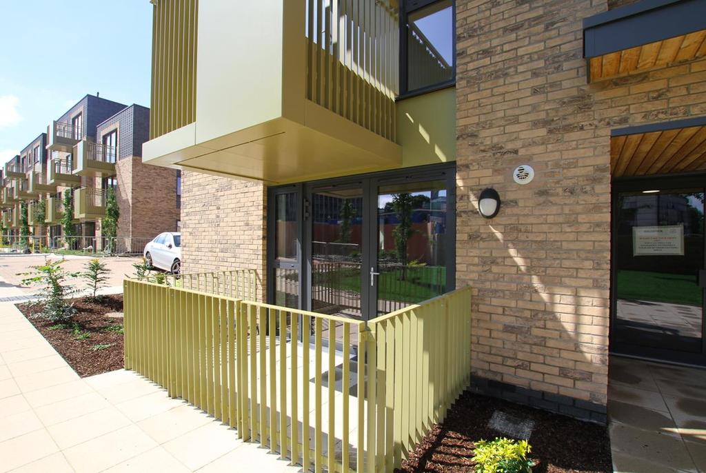 Tolhurst House, Carnarvon Road, SouthendOnSea 2 bed flat £95,000