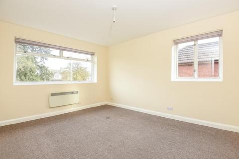 2 bedroom apartment to rent, Green Street,  Sunbury,  TW16