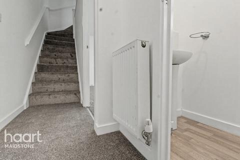 4 bedroom terraced house to rent, Furfield Chase, Maidstone