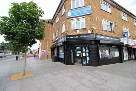 2 bedroom apartment to rent, Station Location, Romford