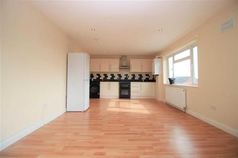 2 bedroom apartment to rent, Station Location, Romford