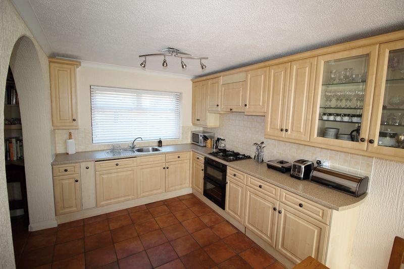 FOXON LANE, CATERHAM ON THE HILL 3 bed semidetached house £450,000